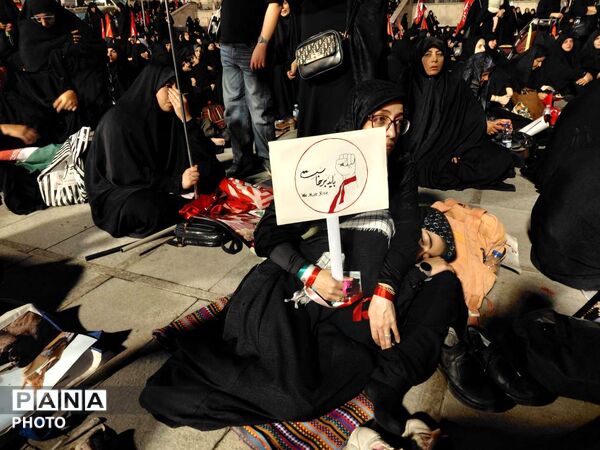 تهران در تب وداع با رهبر  مقتدر شهید