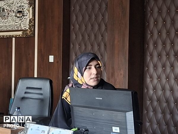 آیین تقدیر از دانش آموز خبرنگاران منطقه ۱۰ تهران 