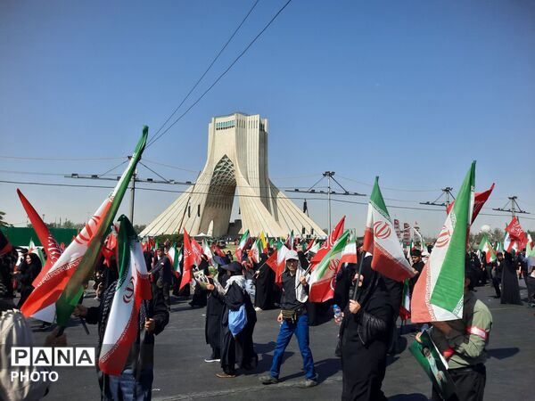 وداع باشکوه ملت با رهبر انقلاب و تشییع پیکر پاک و مطهر ایشان