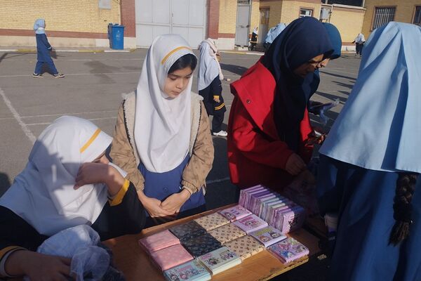 حضور پرشور دانش آموزان ناحیه دو شهرری در برنامه‌های متنوع دهه فجر و جشن انقلاب
