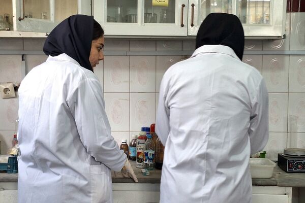 داوری مرحله استانی محور فعالیت های آزمایشگاهی جشنواره نوجوان خوارزمی در پژوهشرای دکتر حسابی