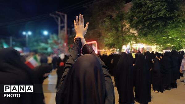 مردم فارسان با دست‌های وحدت، حامی مقاومت شدند