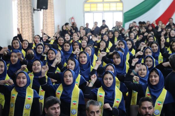 زنگ انقلاب در مدرسه خدیجه کبری ناحیه یک تبریز با حضور استاندار 