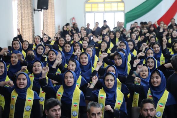 زنگ انقلاب در مدرسه خدیجه کبری ناحیه یک تبریز با حضور استاندار 