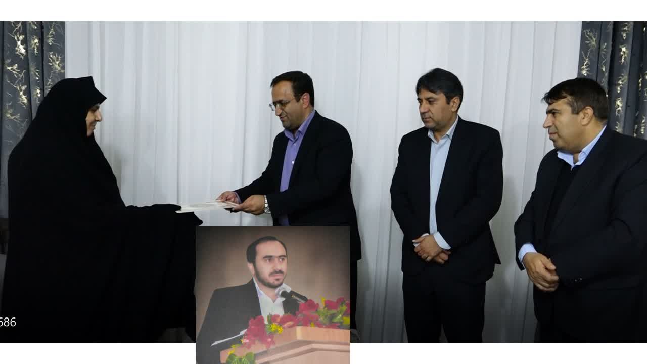 دیدار مدیرکل آموزش و پرورش کهگیلویه و بویراحمد با خانواده مرحوم سید اسماعیل مدبرنژاد به مناسبت هفته سواد آموزی