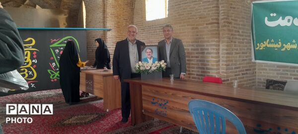 خدمت رسانی ادارات و سازمان های شهرستان نیشابور در میزخدمت نماز جمعه 