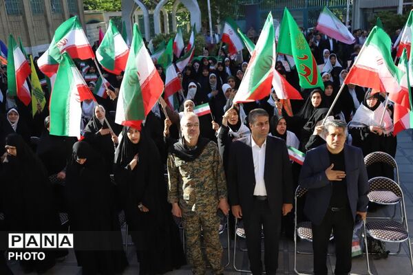 مراسم صبحگاه مشترک بسیج فرهنگیان تهران بزرگ در اداره کل آموزش و پرورش