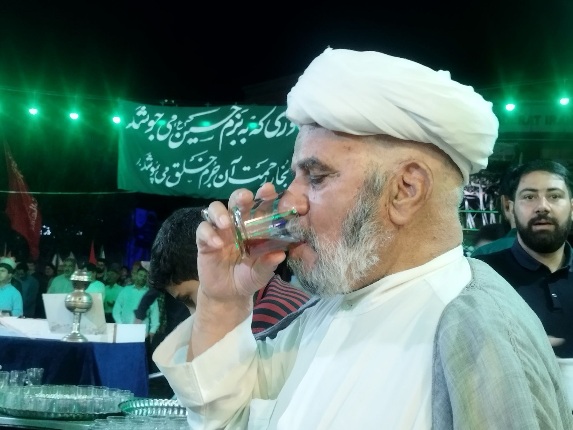 جایی که بوی چای با عطر محبت مخلوط شده است