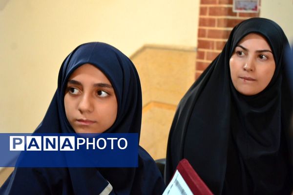 برگزاری کافه ۵۷ در دبیرستان فرهنگ