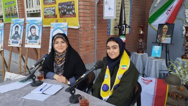 نواخته‌شدن زنگ مهر در مدرسه فرزانگان ۴ مشهد