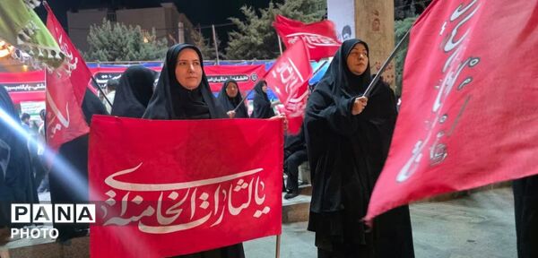 تجمع شبانه هزاران شهروند در همدان