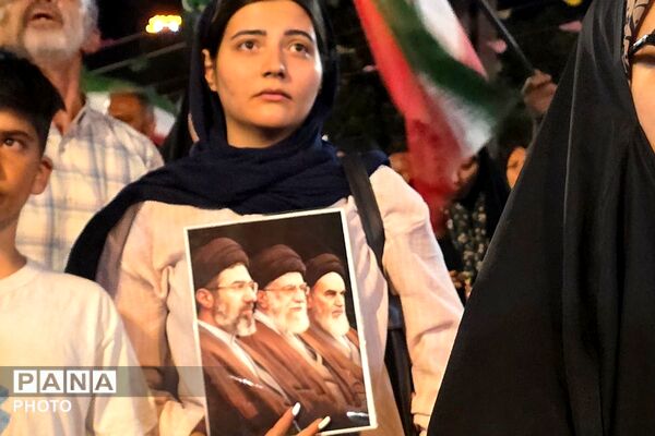 تداوم حضور در خیابان‌ها؛ رمز اتحاد و پیروزی 