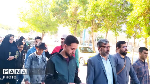 پیاده روی مادر و دختری به مناسبت هفته سلامت در شهر سورشجان