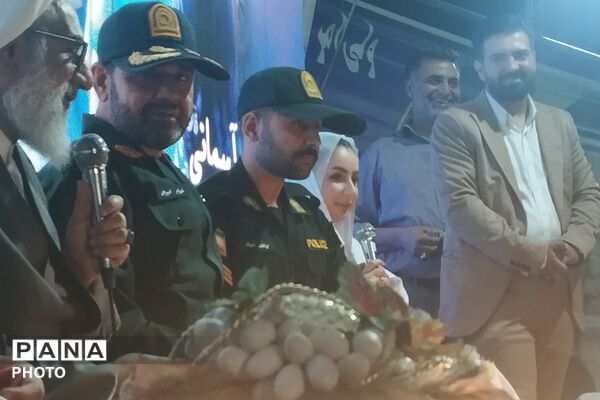 عقد دو زوج ورامینی در میدان امام خمینی ورامین در سالروز ازدواج حضرت علی(ع) و حضرت فاطمه (س)