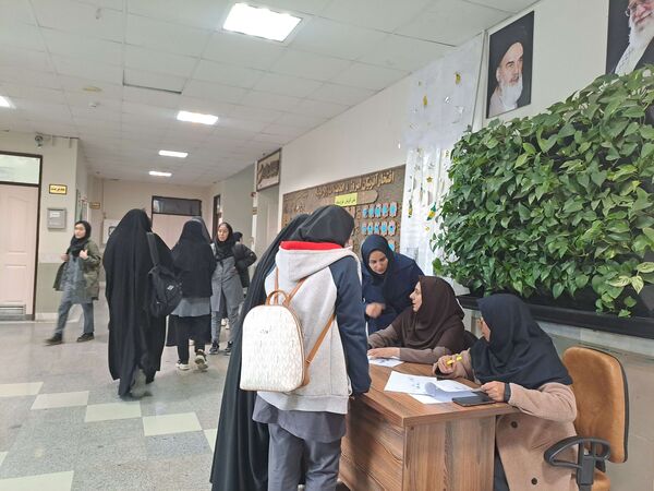 ضیافت افطار ماه رمضان در دبیرستان هوشیار مشهد 