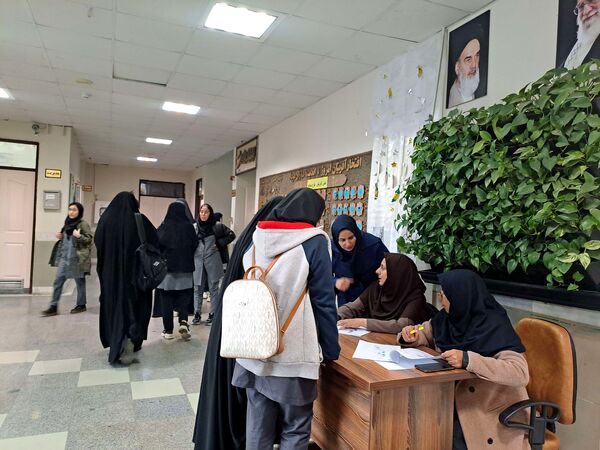 ضیافت افطار ماه رمضان در دبیرستان هوشیار مشهد 