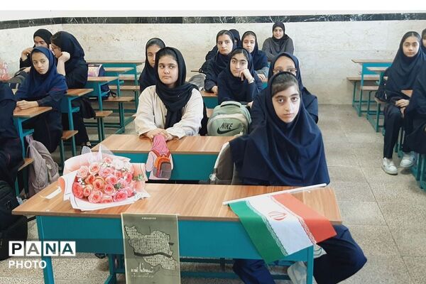 دبیرستان دخترانه شهدای فراجا، میزبان جشن جوانه‌ها