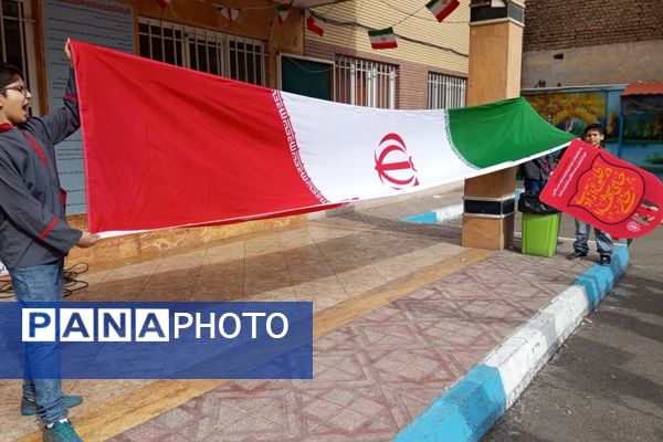 جشن پیروزی انقلاب اسلامی در مدارس رباط‌کریم