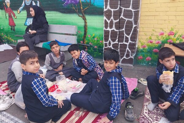 اجرای طرح «صبحانه سالم» در دبستان هیأت امنایی شهید قلنبر ناحیه دو شهرری 