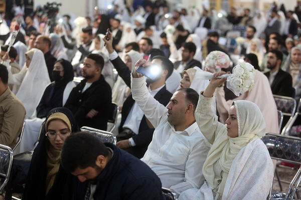 جشن ازدواج ۷۳۰ زوج دانشجوی در حرم حضرت معصومه(س)