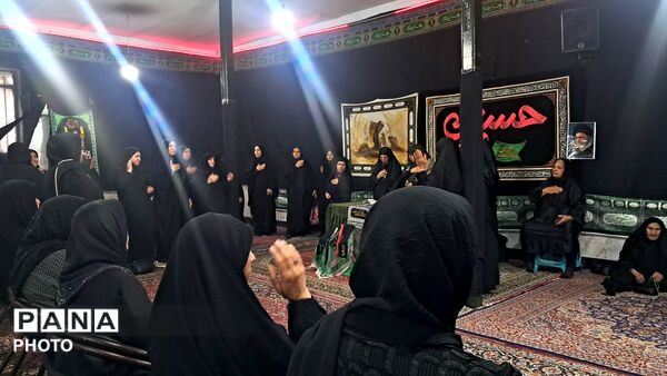 مراسم روضه‌خوانی در مسجد صاحب‌الزمان(عج) عرب آباد چهارباغ