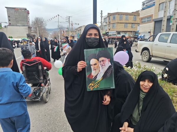 نبض انقلاب در خیابان‌ها تپید