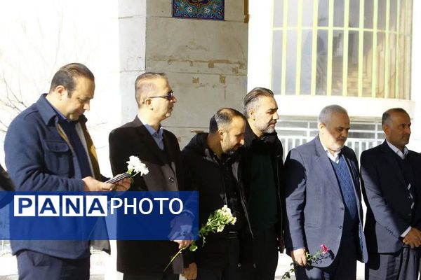 آغاز دهه فجر فیروزکوه با گلباران مزار شهدای گمنام