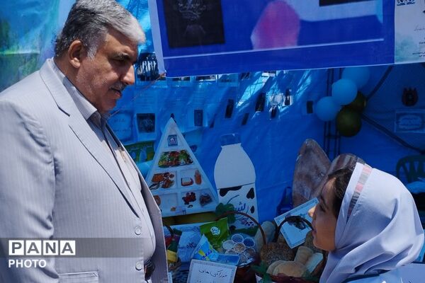 برپایی غرفه پرورشی و سلامت به مناسبت بزرگداشت هفته معلم 