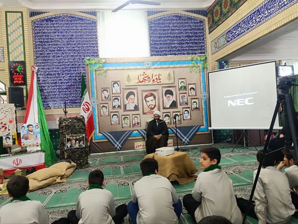 برگزاری مراسم افطار و یادمان شهدا با حضور مدیر آموزش و پرورش در مدرسه شهید مرتضوی  شهرستان قدس