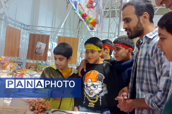 بازدید دانش‌آموزان بسیجی از نمایشگاه بزرگ قله افتخار 