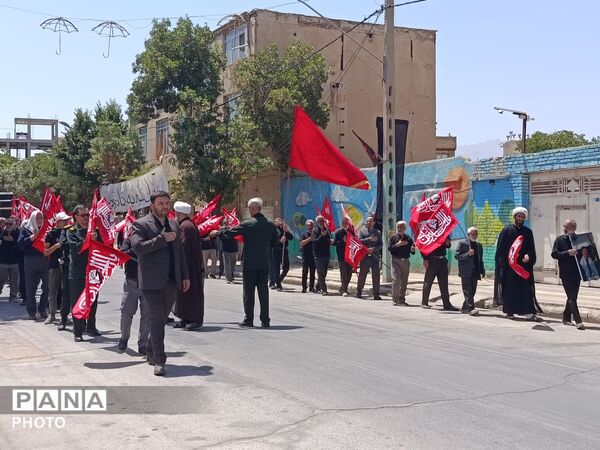 وداع باشکوه بهاریان با رهبر شهید در مسیر مصلی شهرستان