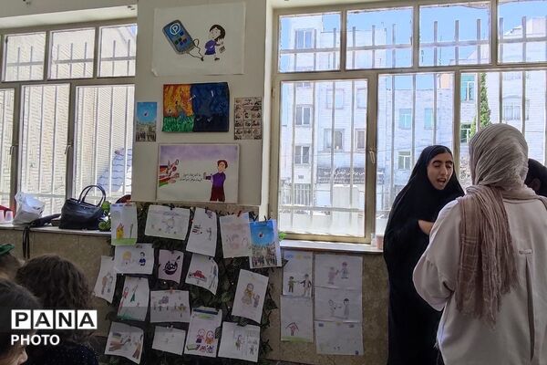 نمایشگاه نقاشی دانش آموزان شهرستان قدس  با موضوع مبارزه با اعتیاد 
