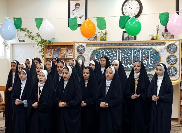 تقدیر از مادر شهید مهدی زاهدلویی در کتابخانه امام علی(ع) قم