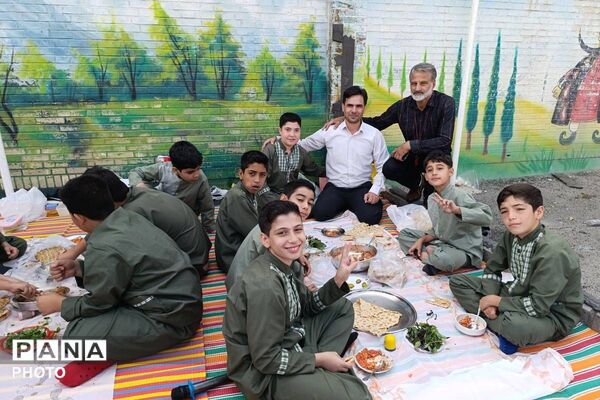 روز جهانی کودک با طعم مهربانی در مدرسه شهید رجایی