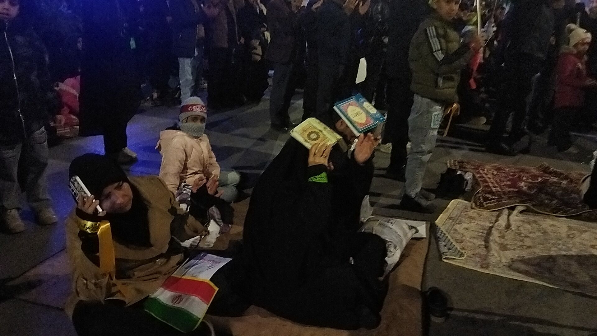 نیشابوری ها قرآن ها را به سر گرفتند-۲