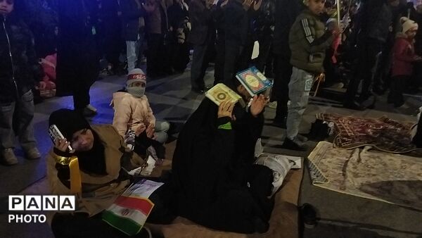 نیشابوری ها قرآن ها را به سر گرفتند-۲