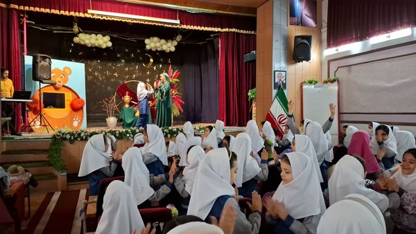 جشن یلدا ۱۴۰۴ در مدرسه ۱۷ شهریور شهرستان بجنورد 