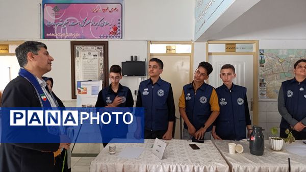 تجلیل از دانش آموز خبرنگاران پسر فعال در مانور خبرگزاری پانا در سازمان دانش آموزی استان خراسان رضوی