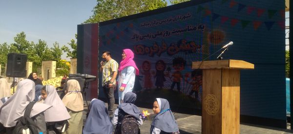 برگزاری جشن فرفره‌ها به مناسبت روز زمین پاک در شهرستان فردیس 