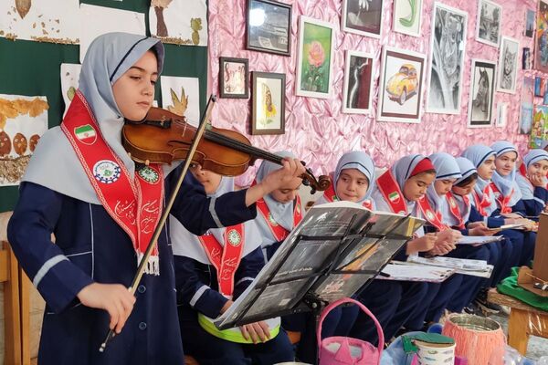 افتتاحیه جشنواره فرهنگی هنری ماها در دبستان قدر بهارستان۲