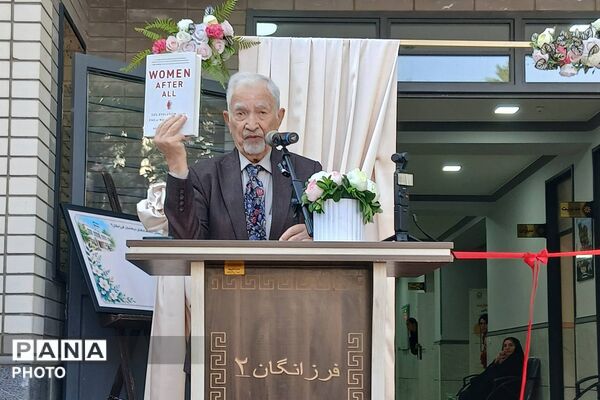 لبخند امید در آیین گشایش دبیرستان فرزانگان دو