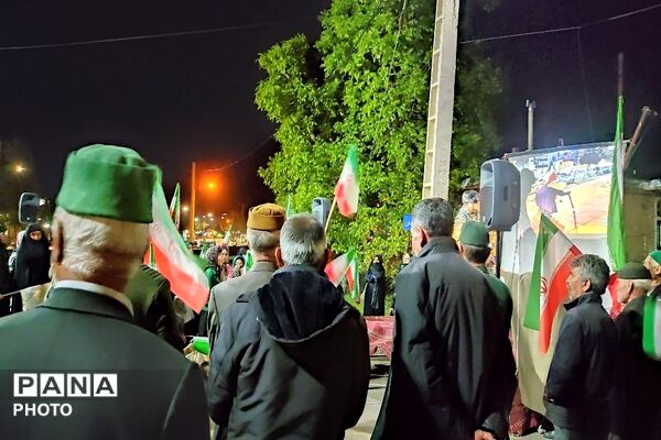 یک دنیا شاهد و مبهوت از حضور خیابانی مردم شهر بار