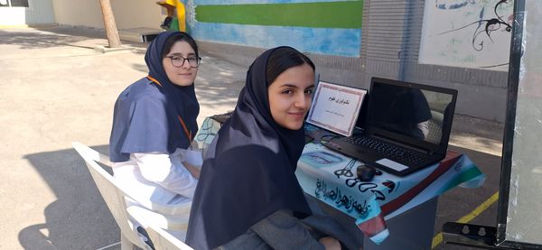 گرامیداشت روز آزمایشگاه با حضور دانش‌آموزان مقام آور دبیرستان فرزانگان ۴(قدسیه علوی)