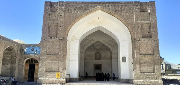بازدید خبرنگاران پانا جلگه رخ از مجموعه گردشگری قطب الدین حیدر و رباط طبسی 
