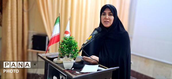 افتتاح نمایشگاه نقاشی  شهدای دانش آموز میناب مهربان