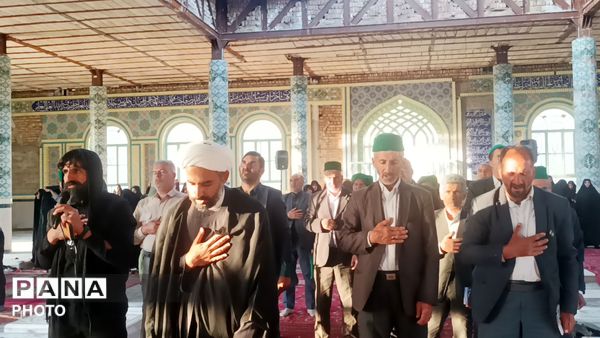 زمزمه دعای عرفه توسط مردم مومن شهربار نیشابور