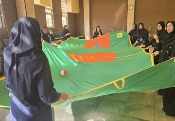 کارسوق بازی‌های محیطی در دبیرستان فرزانگان امین۲ اصفهان