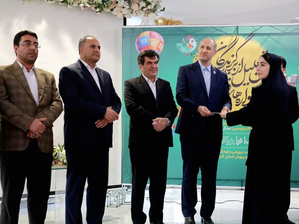 آیین تجلیل از برگزیدگان جشنواره‌های فرهنگی و هنری شمال‌غرب کشور در تبریز