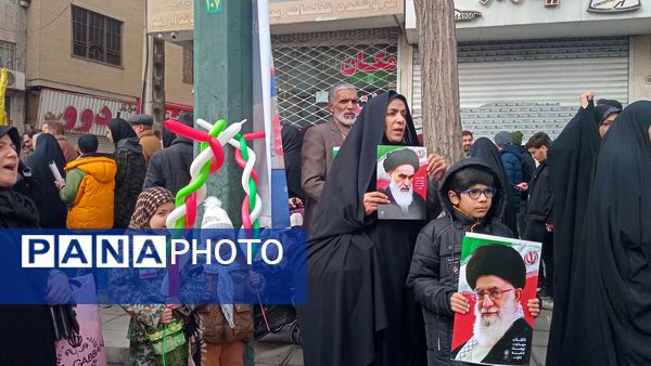 حضور پر شور مردم مشهد در راهپیمایی ۲۲ بهمن