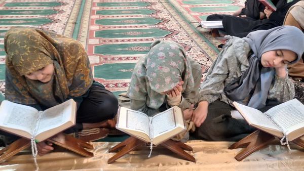 مراسم روز سوم اعتکاف دانش‌آموزان دختر در مسجدالنبی کرج